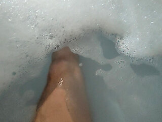 Really horny masturbating in the bathtub, and cummed