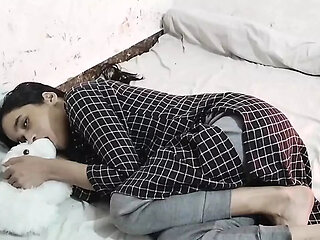 Bhabhi ko ghar me akele dekh mera land khara ho gya