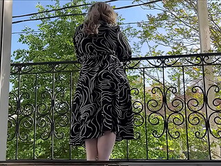 An old stepmom with a big ass gently sucked her stepson'_s penis and allowed him to fuck her in anal