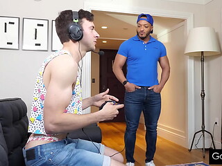 Broke Gaymer Twink Lets Delivery Guy Drill His Butthole