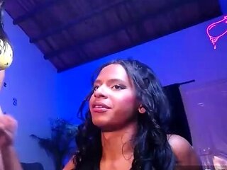 Webcam amateur woman topless free big tits show