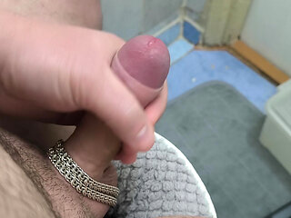 This wank is driving me crazy. I cum softly.