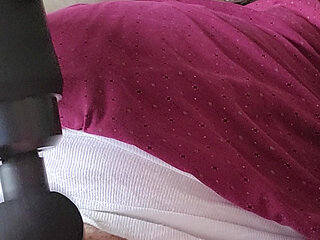 Micropenis Michael Skotnik masturbates with a vibration device