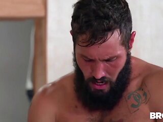 Cool dudes with hard dicks fucking bareback each other