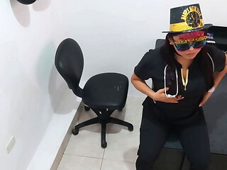 WITH GREAT EXCITEMENT I INSERTED AN ANAL PLUG AND TOLD MY SUBSCRIBERS: HAPPY NEW YEAR, I WISH YOU A LOT OF INTENSE SEX THIS COMING YEAR