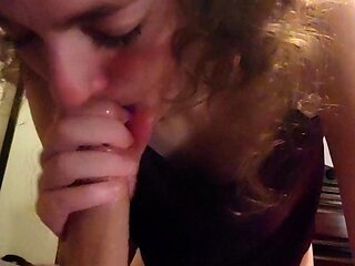 Amateur hands free close up blowjob