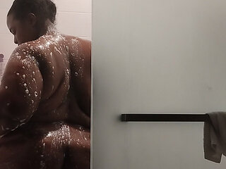 Dirty Ebony BBW Slut Gets Clean After Nasty Deep-throat-blowjob