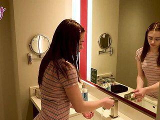 Stepdaughter Vacation Creampie - Reese Robbins Gets Filled