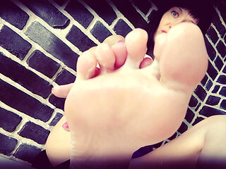 Chic milf, chic footfetish, chic cum- GinnaGg