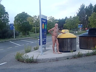 visite nu d'_une aire d'_autoroute