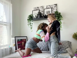 Hot 69 Lesbians Angel Youngs &amp_ Jenna Foxx Making Out On Bed!