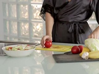 Come Closer - S22:E18