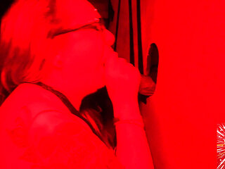 Savanna Smashes the Glory Hole Record in Jaw-dropping Contest
