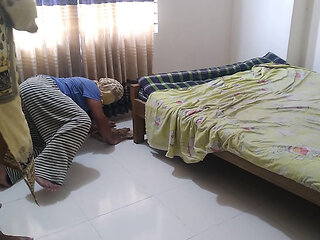 18y Old Workman Was Cleaning the House When 55-year-old Lady Boss Came & Fuck Him Roughly (desi Jabardasti Choda Chdi)