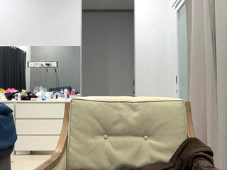 I SHOW MY BOOBS ON THE STREAM