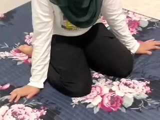 Malay Girl Performs At Hotel With Boyfriend