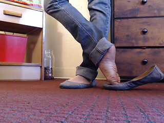 Toe Wiggles Dipping Ballet Flats Dirty