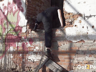 Powerful Pee by Got 2 Pee where girls come to piss