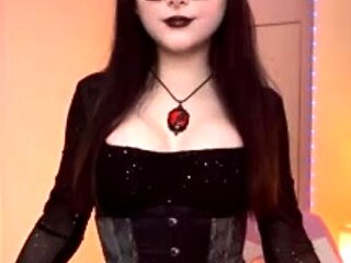 Brunette Tranny jerking in hard dick in solo Webcam