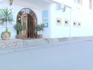 Blonde Babe Seduces Taxi Driver in Steamy Encounter