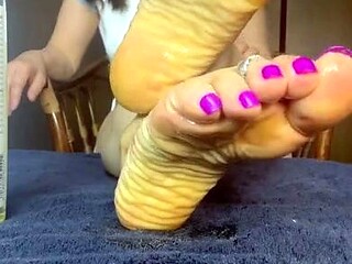 Amateur hottie solo masturbation