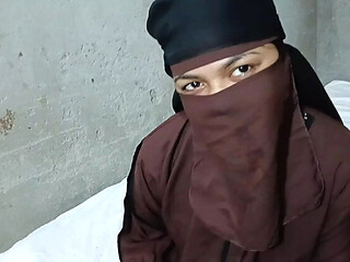 Desi Muslim Bhabhi Fucked Hard By House Owner - Homemade Hijab Sex