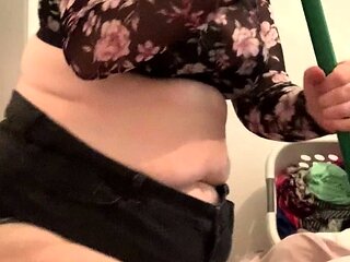-Onlyfans.com- Hourglassleigh - Cleaning Cleaning Cleaning