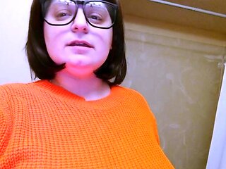Leann amateur beautiful brunette with big boobs