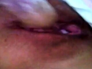 Stora tuttar Svensk hora som onanerar med en sexleksak