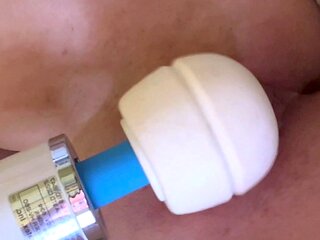 Annalisa is an amateur teen babe fucking the toy