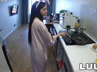 LUUV. The sexy Grossy cooks dinner topless on home camera