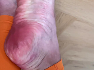 Show Feet in Flip Flops