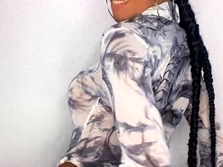 Brunette Babe in Sexy Solo Masturbation