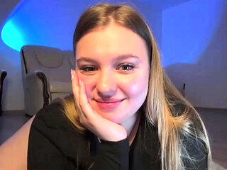 Bouncing huge tits and masturbate fat pussy