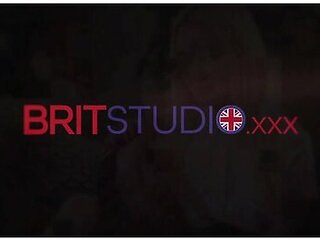 Hot 18 Year Old Student Wants You To Jerk Your Cock For Her!