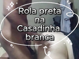 Ton sabe que elas adoram... ent&atilde_o, d&aacute_-lhe rola preta pra casadinha branca