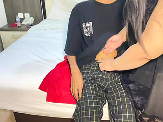 Berondong Digenjot steptante nakal dihotel
