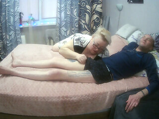 Stepmom barely swallowed all the cum after a deep blowjob