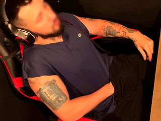 Punheta GOZANDO forte na cadeira gamer &ndash_ filmado de cima no sigilo