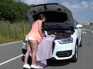 Teens Lara & her man revel in nature's embrace