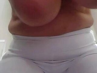 Big boob brunette masturbates on webcam