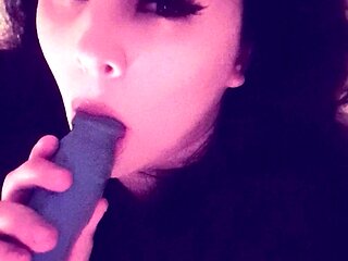 Amateur brunette double toying on webcam