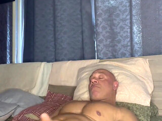 Long Wank From Bodybuilder Mr Guru. Jerk off