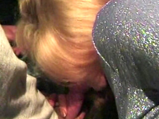 Wilde Taxifahrt mit geiler Blondine