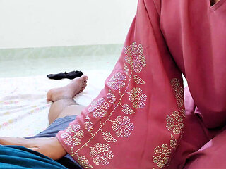 Hijabi stepmom share her sex desire with stepson in the bed Desi hot xxx