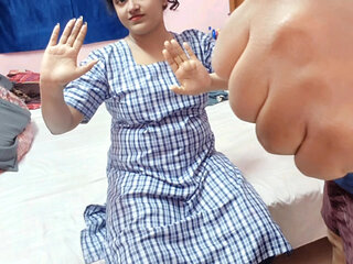 Chachu ne mujhe chut me fingering karte pakad liya, ab mai kya karu?