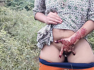 Indian College Girl Kamini Gives Blowjob to Best Friend in Viral Desi Sex Scene