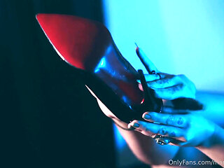 Come see me bouncing on this giant dildo intil I cum! Part 1