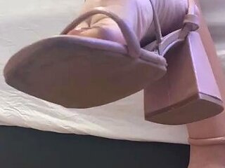 Amateur Foot Fetish Girlfriend Sucks and gives a Footjob