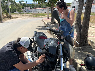 I Find a Sexy Big Ass Girl with Her Motorcycle Stranded so I Decide to Help Her and in Return She Lets Me Give